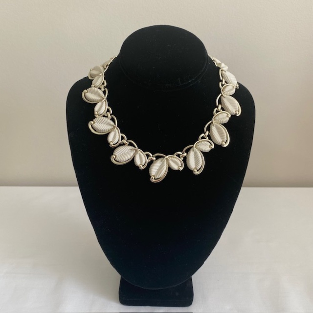 Vintage MARBOUX Signed Cream Leaf Design Silver Tone Choker Necklace